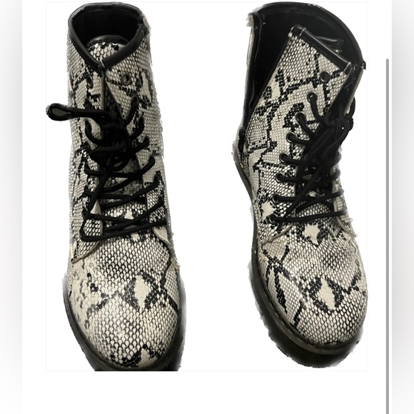 Snake boots - Picture 2 of 2